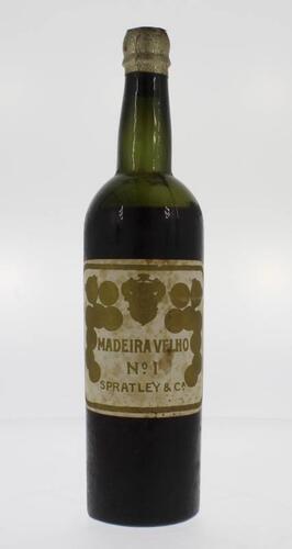 Lote 1592 - Garrafa de vinho da Madeira, Velho Nº1, Spratley & Cª, Garrafa muito antiga, Séc. XIX, apresenta perda