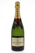 Lote 1625 - Garrafa de Moet & Chandon Imperial Brut, Champagne, France