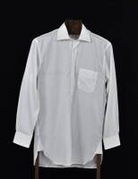 Lote 2005 - Camisa Clássica DUNHILL em Algodão com Botões de “Mother Pearl” Tamanho 40, de Cor Branca. Detalhes: Lavagem á mão. Nota: Usado como novo. - P.V.P. 185,00€