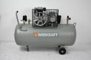 Lote 2123 - Compressor de Ar com sistema de correia, reservatório de 200 LTS, da marca Werkraft, modelo WK - AC200 / 3T. Dados Técnicos: Voltagem 380 V, Frequência 50 Hz, potência máxima 3 Hp, Rotações em vazio 1080 Rpm, Volume aspiração 300 L / min, Depósito 200 L, Pressão de serviço 8 bar, Peso 110 Kg, Novo. Nota: Com pequenas marcas de armazenamento e transporte