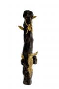 Lote 2326 - Tronco em madeira decorado com aplicações em osso, com pássaros, folhas e insectos, para aplicar em parede, com 44 cm de altura. Nota: Envernizado, madeira com rachas