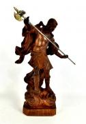 Lote 2372 - Estatueta de S. Gabriel em castanho ao gosto das esculturas de Braga do seculo XVIII ( Neste caso é uma reprodução do Século XX) com braços substituídos. Altura; 35 cm.