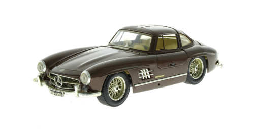 Lote 22 - BURAGO, CARRO MINIATURA – Mercedes Benz 300 SL, 1955, escala 1:18. Nota: sinais de manuseamento