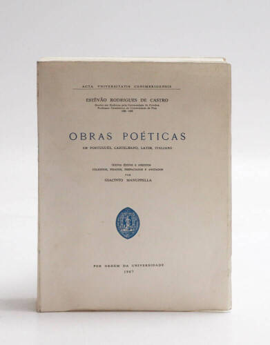 Lote 44 - OBRAS POÉTICAS - "Obras Poéticas" em português, castelhano, latim e italiano, de Estevão Rodrigues de Castro, 1967, Acta Universitatis Conimbrigensis. Pequenas marcas