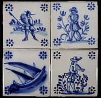 Lote 709 - VIÚVA LAMEGO, AZULEJOS - Conjunto de 4 azulejos do séc. XX com decoração monocromática a azul em campo branco com figuras masculinas e barco. Dim: 10,5x10,5 cm (aprox. Cada). Marcados no reverso. Nota: sinais de uso