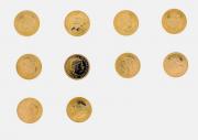 Lote 2768 - Conjunto de 10 Libras de ouro, ELIZABETH II de 2000, em estado FDC, acondicionadas em plástico próprio da Gold & Silver Bureau - London - 10 Gold Sovereigns. Este lote está em exposição no nosso Centro de Leilões em Cascais para quem quiser ver. Sobre o preço de martelo incide a prestação de serviços da Oportunity Leilões.