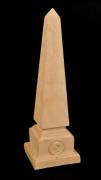 Lote 79 - Obelisco em terracota Acanto, marcas na base, decorado com medalhão com retrato, com 60 cm de altura. Nota: Com falhas, lascado