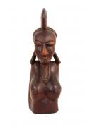 Lote 174 - Estatueta africana, oriunda de Angola, figura feminina esculpida em madeira de Pau - Rosa, com 47,5 cm de altura