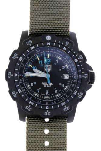 Lote 18 - LUMINOX, RELÓGIO DE PULSO - Modelo Recon Series 8800. Caixa em fibra de carbono com 46 mm e bracelete em tecido. Movimento de quartzo. Mostrador com marcadores e data às 3 horas. Nota: como novo, com documentos. A funcionar