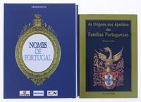 Lote 17 - AS ORIGENS DOS APELIDOS DAS FAMÍLIAS PORTUGUESAS; NOMES DE PORTUGAL - 2 OBRAS. Manuel de Sousa, Lisboa, SorPress - Sociedade Editorial e Distribuidora, 2001. Obra muito apreciada e procurada. Nota: carimbo e assinatura de posse; AAVV, Lisboa, O 