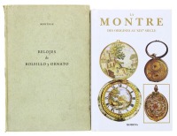 Lote 101 - RELOJES DE BOLSILLO Y ORNATO; LA MONTRE. DES ORIGINES AU XIX SIÈCLE - 2 OBRAS. Hans von Bertele, Printed in Germany, Klinkhardst & Biermann, 1964. Ilustrações em extra-texto; AAVV, [s.l.], Trois Continents, 1998. Profusamente ilustrado. Encader