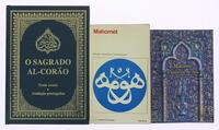 Lote 205 - O SAGRADO AL-CORÃO. TEXTO ÁRABE E TRADUÇÃO PORTUGUESA; MAOMÉ. A PALAVRA DE ALÁ; MAHOMET - 3 OBRAS - AAVV, UK; Oeiras, Islam International Publications, 2003; Anne-Marie Delcambre, Lisboa, Quimera Editores, 2003. Profusamente ilustrado; Maurice 