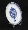 Lote 137 - VISTA ALEGRE, COVILHETE ARMORIADO - Em porcelana com decoração a azul com a Empresa de D. Manuel I. Dim: 12 cm. Nota: marca Nº 38 a azul (1992-1997). Edição das Comemorações dos Descobrimentos Portugueses - 2