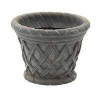 Lote 149 - VASO DE JARDIM - Em resina patinada de cinzento com decoração relevada entrançada. Dim: 36x47 cm