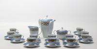 Lote 160 - SERVIÇO DE CAFÉ - "Faiart", em porcelana motivo "Douro", com decoração floral,constituido por 12 chávenas, 12 pires, leiteira, bule e açucareiro. Dim. 20 cm bule. Novo, proveniente de loja, marcas e sinais de exposição