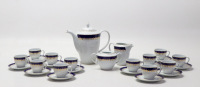 Lote 171 - SERVIÇO DE CAFÉ - "Faiart", em porcelana motivo "Sintra", com decoração floral,constituido por 12 chávenas, 12 pires, leiteira, bule e açucareiro. Dim. 20 cm bule. Novo, proveniente de loja, marcas e sinais de exposição. Falta a tampa do açucar