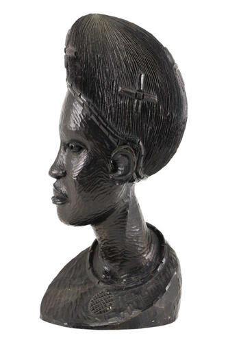 Lote 39 - ARTE TRIBAL AFRICANA, ESCULTURA - Em madeira exótica representando busto de negra. Dim: 34,5 cm. Nota: assinada na base Garara