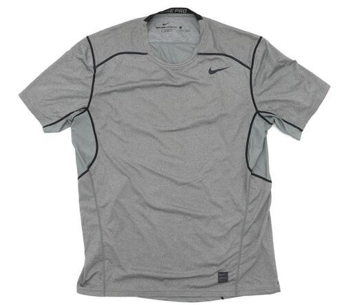 Lote 392 - NIKE PRO, T-SHIRT - Modelo em tecido cinzento, manga curta, Hypercool Fitted. Tamanho XL