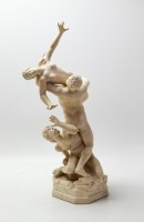 Lote 71 - RAPTO DAS SABINAS - Escultura em gesso, segundo original de Giambologna, com decoração relevada, representando "Nossa Senhora com o Menino". Dim: 70 cm de altura. Marcas de uso, falhas nos dedos, e pequenos defeitos. Colagens nos braços da Sabin