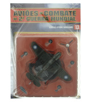 Lote 57 - CURTISS P-40N WARHAWK, MINIATURA DE AVIÃO - Modelo de Avião e respectiva base identificativa à escala 1:72. Em metal e plástico, pintado de verde. Caça biplano, U.S.A. Nota: em blister de origem com sinais de armazenamento. Em bom estado