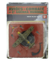 Lote 129 - MACCHI MC 202 FOLGORE, MINIATURA DE AVIÃO - Modelo de Avião e respectiva base identificativa à escala 1:72. Em metal e plástico, pintado de castanho. Italy. Nota: em blister de origem com sinais de armazenamento. Em bom estado