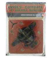 Lote 175 - HAWKER HURRICANE MK I P3395, MINIATURA DE AVIÃO - Modelo de Avião e respectiva base identificativa à escala 1:72. Em metal e plástico, pintado a camuflado. UK. Nota: em blister de origem com sinais de armazenamento. Em bom estado