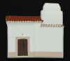 Lote 185 - CASAS DA ALDEIA - Conjunto de 2 peças de artesanato em gesso pintado à mão "Nova - Arte Cerâmica Artística". Representação de fachadas de casas de Cabeço de Vide e Santiago do Cacém. Dim: 10,5x13 cm (a maior). Nota: novas, sem uso - 2