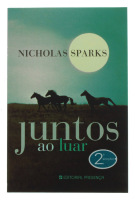 Lote 45 - JUNTOS AO LUAR, LIVRO - Por Nicholas Sparks. Editorial Presença. 2ª edição. Livro lançado em 2006. Exemplar bem estimado. 263p. Tema: Romance Soberbo do autor que inspirou filme em Hollywood. Encadernação de capa de brochura