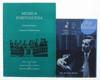 Lote 195 - LIVROS SOBRE MÚSICA - 2 Vols. Música Portuguesa: Polifonia Sacra / Cantares Tradicionais (Grupo Coral "Ensaio" do Grupo Desportivo e Cultural do Banco Português do Atlântico); Arte Musical (João de Freitas Branco), profusamente ilustrado com fo