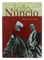 Lote 211 - JOÃO NÚNCIO, LIVRO - Por Maria João da Câmara. Edições Inapa, 2002. Exemplar idêntico (esgotado) encontra-se à venda por € 53. Tema: Tauromaquia. Profusamente ilustrado. Encadernação cartonada com sobrecapa de proteção a cores. 167p. Dim: 32x23