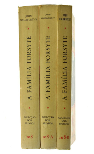 Lote 219 - COLEÇÃO DOIS MUNDOS, JOHN GALSWORTHY (PRÉMIO NOBEL) - 3 vols., edição «Livros do Brasil» Lisboa. Título: A Família Forsyte I, II, III; Nota: Série Romancista de sucesso com atribuição de Prémio Nobel. Nota: páginas por aparar