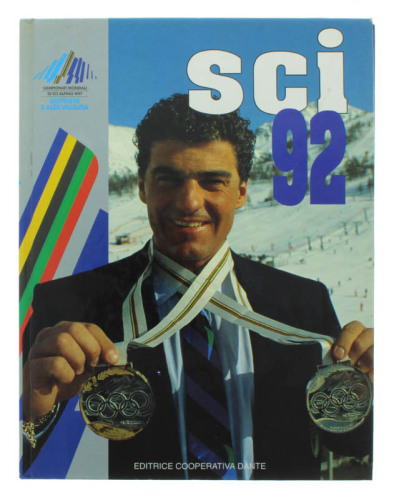 Lote 220 - SCI '92. UN INVERNO TUTTO D'ORO, LIVRO - Por Merlo Gianni, Trovati Armando. 1997. Encadernação de editor de capa dura. Profusamente ilustrado com fotografias alusivas ao campeonato do mundo de Ski Alpino. Nota: exemplar bem estimado