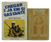 Lote 280 - LIVROS DIVERSOS (1920-1966) - 2 Vols. O Médico à Força e Jorge Dandino - Molière (Comédia em 3 Actos) de 1926; Chegar é já em Si bastante - José da Câmara Leme de 1966. Nota: sinais de manuseamento e desgastes