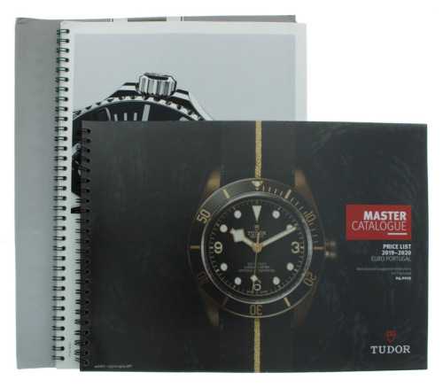 Lote 290 - MASTER CATALOGUE TUDOR E PRICE GUIDE E ROLEX - 2019-2020 - 3 Vols. Catálogos e precários para profissionais e colecionadores. Nota: Exemplares bem estimados