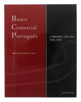 Lote 389 - BANCO COMERCIAL PORTUGUÊS - A PRIMEIRA DÉCADA (1985-1995), LIVRO - Por Miguel Figueira de Faria. Edições Inapa, 2001. Encadernação de capa de brochura com 370 páginas e sobrecapa. Dim: 25x20 cm. Nota: exemplar bem estimado