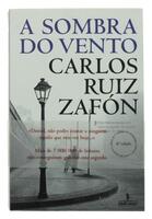 Lote 560 - A SOMBRA DO VENTO, LIVRO - Por Carlos Ruiz Zafón. Planeta editor. Exemplar bem estimado. Tema: Romance de enorme êxito com 7 milhões de exemplares vendidos em todo o mundo. 506p. Encadernação de capa de brochura