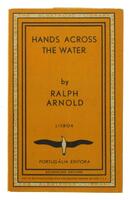 Lote 574 - HANS ACROSS THE WATER (1947), LIVRO VINTAGE - Por Ralph Arnold. Editora Albatross/ Portugália Editora. Exemplar idêntico encontra-se à venda por € 28 (+ portes de envio). Exemplar bem estimado. Edição em língua inglesa. Consultar valor indicati