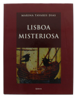 Lote 577 - LISBOA MISTERIOSA, LIVRO - Por Marina Tavares Dias. Quimera editores. Exemplar bem estimado. Exemplar idêntico encontra-se à venda por € 60. Encadernação de editor com sobrecapa de proteção a cores. 1ª Edição, 2004. Obra de grande apuro gráfico