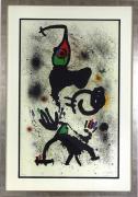 Lote 3270 - Miró (1893-1983) - Litografia sobre papel, assinatura impressa, série numerada 42/150 a lápis à mão, motivo "Abstracto", com 82x51 cm (moldura com 103x72 cm)
