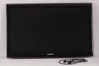 Lote 2502 - TV LCD, Samsung - Crystal, cor preta, modelo LE40B551A6W, Características Técnicas: 220 - 240 V ~ 50 Hz, 180 W, Diagonal de Imagem 40 " - 101,6 cm. Nota: usada. Poderá apresentar pequenas marcas de armazenamento e transporte. falta base de sup