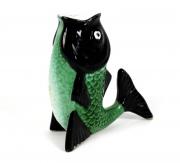 Lote 73 - Jarra com formato de peixe , com cores verde e preto tipo Faiança das Caldas com aproximadamente 16cm. de altura. Nota: Sinais de uso.