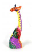 Lote 167 - Girafa em madeira pintada á mão com 50 cm de altura. Nota: Sinais de uso.