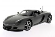 Lote 11 - Carro telecomandado Porsche Carrera GT, com 40 cm de comprimento, com várias funcionalidades descritas em livro de instruções, em caixa de origem danificada, nunca foi retirado da caixa