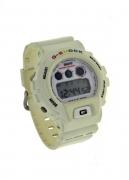 Lote 10 - Relógio marca Casio G-Shock, caixa e bracelete em plástico branco, mostrador digital, com calendário, alarme, luz, start, stop e outras funcões, nº reg. 1289 DW-6900, Mov. Japan, sinais de uso, a funcionar