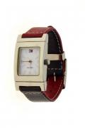 Lote 19 - Relógio modelo de senhora marca Tommy Hilfiger, caixa em metal cromado, bracelete em pele de dupla face reversível em vermelho e azul, nº reg. T00187.1, como novo, a funcionar