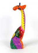 Lote 174 - Girafa em madeira pintada á mão com 50 cm de altura. Nota: Sinais de uso.