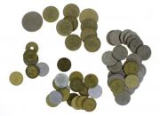 Lote 335 - Cerca de 60 Moedas Espanholas em Pesetas de valor facial diverso ( pesetas; 1, 5, 25, 50, 100, 500) BC -MBC . NOTA: 1 PESETA DE 1944