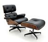 Lote 3 - CHARLES & RAY EAMES, LOUNGE CHAIR - Lounge Chair & Ottoman, Cadeira de DESIGN Charles Eames, reprodução composta por poltrona e repousa pés. Cadeira original tem um pvp de € 8.964. Cadeira e repousa pés estofados a pele sintética preta com estrut - 2