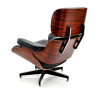 Lote 3 - CHARLES & RAY EAMES, LOUNGE CHAIR - Lounge Chair & Ottoman, Cadeira de DESIGN Charles Eames, reprodução composta por poltrona e repousa pés. Cadeira original tem um pvp de € 8.964. Cadeira e repousa pés estofados a pele sintética preta com estrut - 6