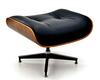 Lote 3 - CHARLES & RAY EAMES, LOUNGE CHAIR - Lounge Chair & Ottoman, Cadeira de DESIGN Charles Eames, reprodução composta por poltrona e repousa pés. Cadeira original tem um pvp de € 8.964. Cadeira e repousa pés estofados a pele sintética preta com estrut - 8